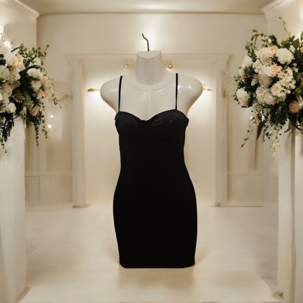 Sexy Black Dresd By LOVE J  USA. Body Con w Built In Bra Size S.